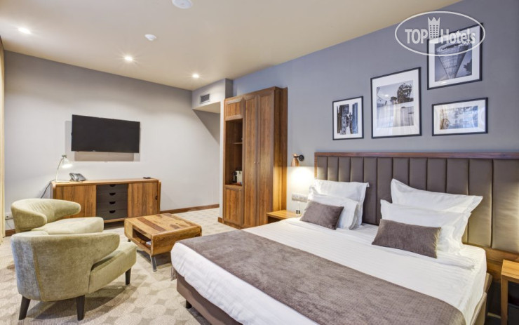 Hotel photo V Hotel 4*