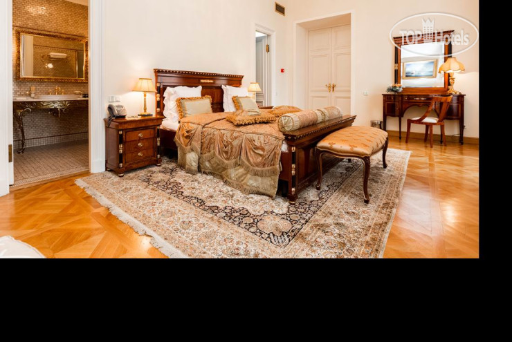 New photos from tourists Petroff Palace 5*