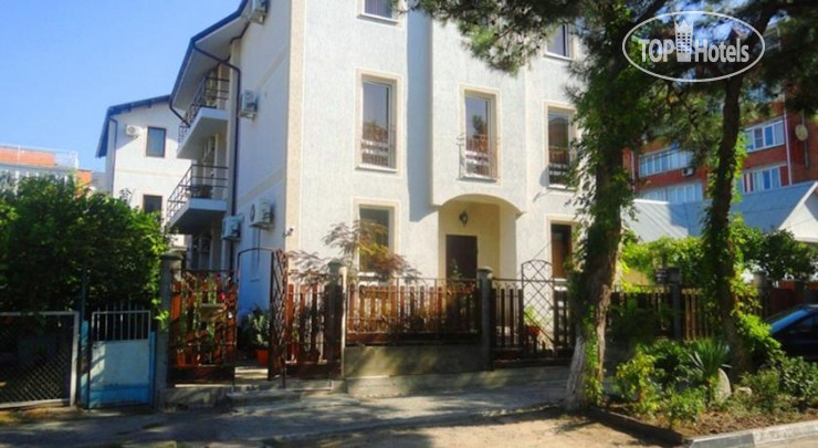 Hotelier's photos Лорис Гостевой Дом
