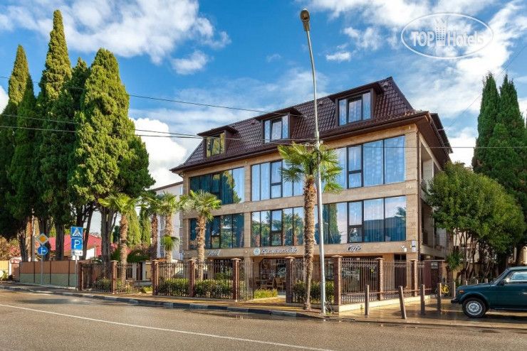 Hotelier's photos Seasons of the year 3*