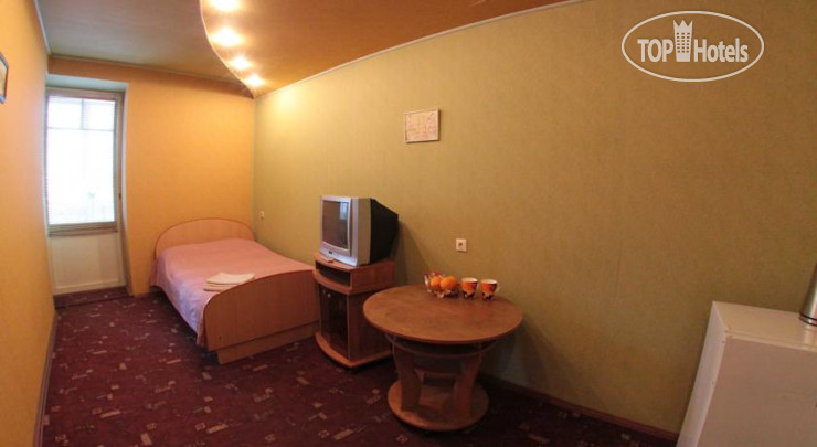 New photos from tourists Lhouse