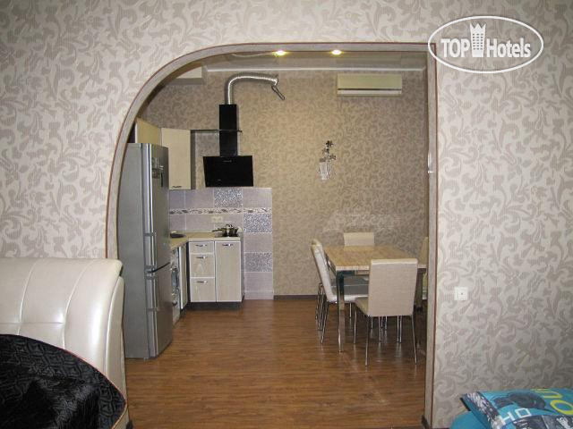 New photos from tourists London House