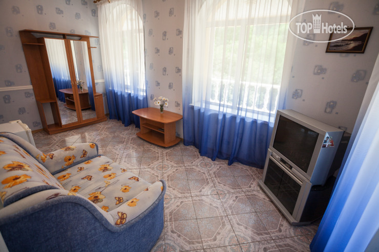 New photos from tourists Мангуп Кале