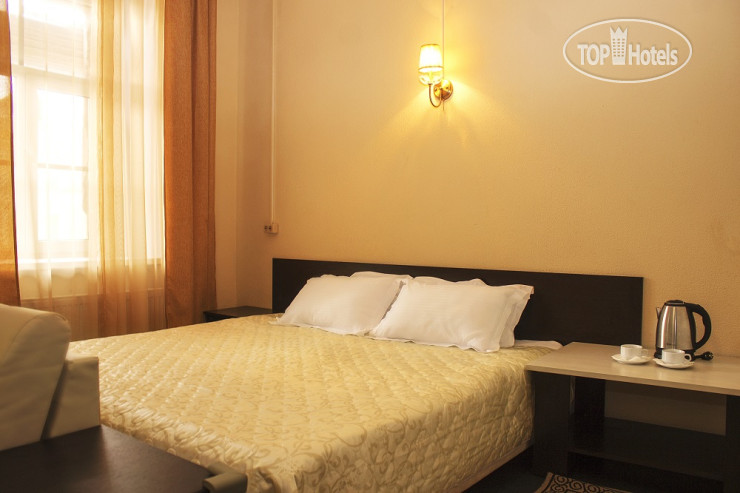 New photos from tourists Yellow Hotel