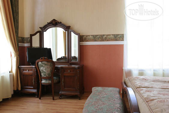 New photos from tourists Конюшенный двор 2*