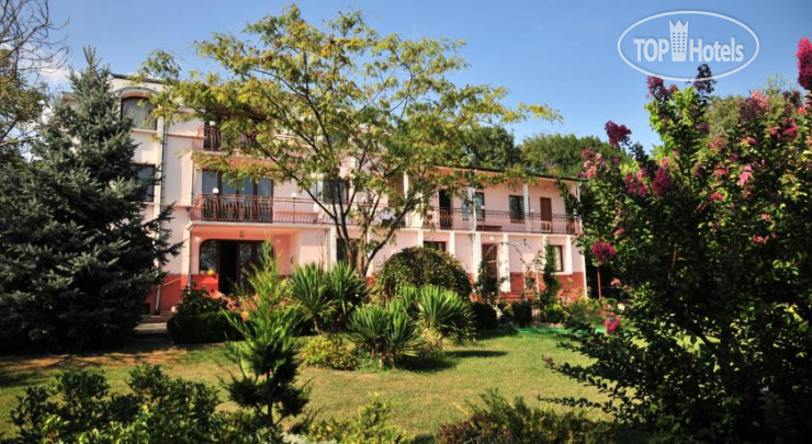 Hotelier's photos Secret Garden House 2*