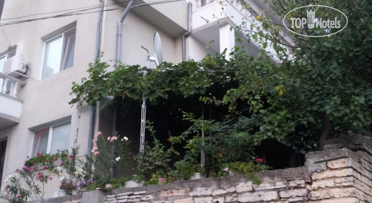 Hotelier's photos Emi Guest House 2*