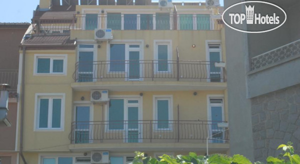 Hotelier's photos Friends Guest House 2*