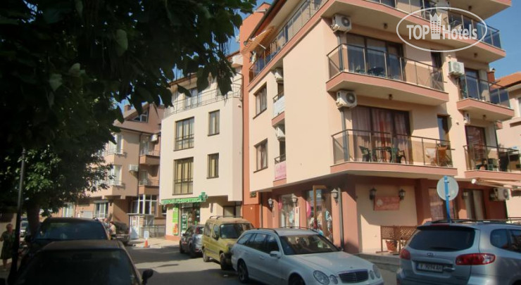 Hotelier's photos La Rose Guest House 3*