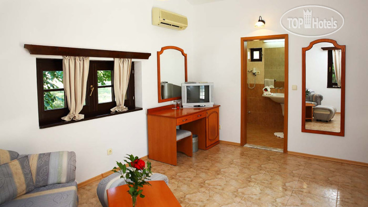 New photos from tourists Holiday Village 4*