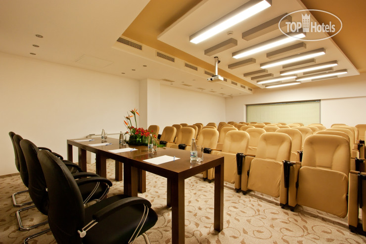 New photos from tourists Earth and People Hotel 4*