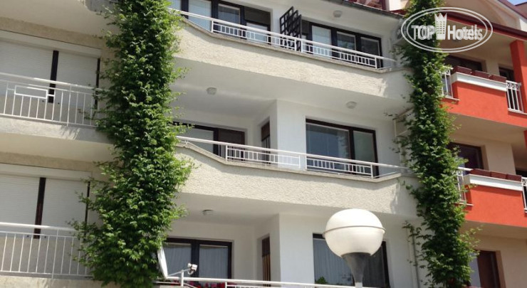 Hotelier's photos Yanis Guest House 2*