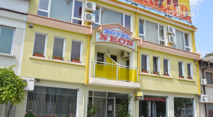 Hotelier's photos Neon Guest Rooms 3*