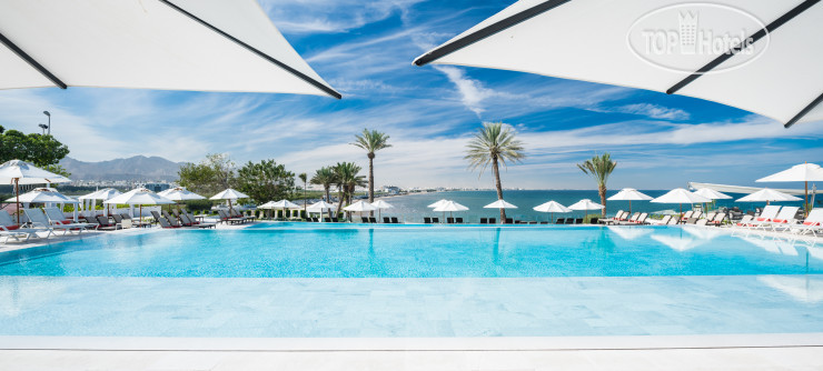 Hotelier's photos Crowne Plaza Hotel Muscat 4*