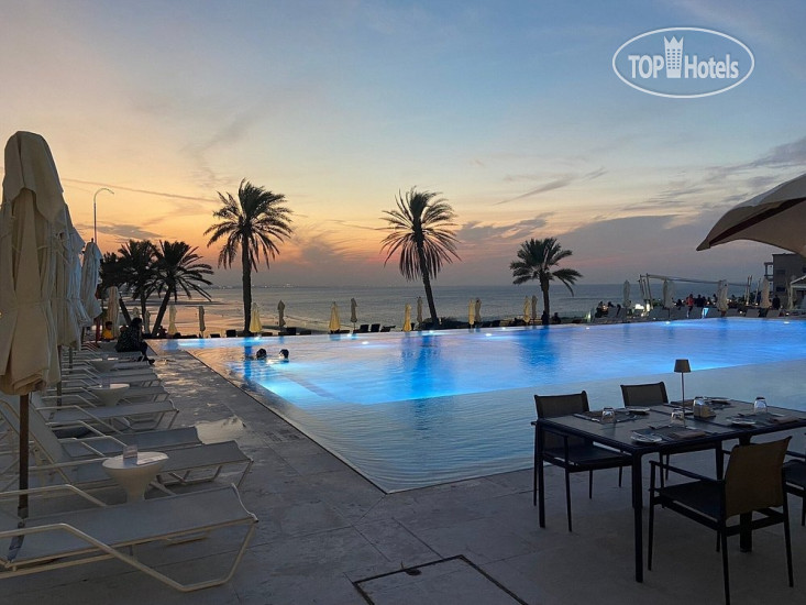 Hotel photo Crowne Plaza Muscat OCEC 4*