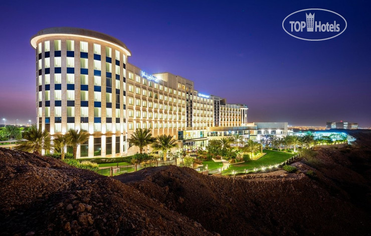 Hotel photo Crowne Plaza Muscat OCEC 4*
