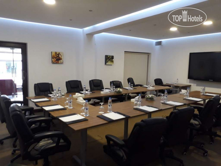 New photos from tourists Golden Tulip 5*
