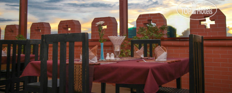 New photos from tourists Yadanarpon Dynasty Hotel
