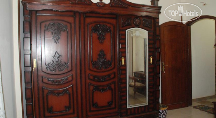 New photos from tourists Queen Palace Luxor