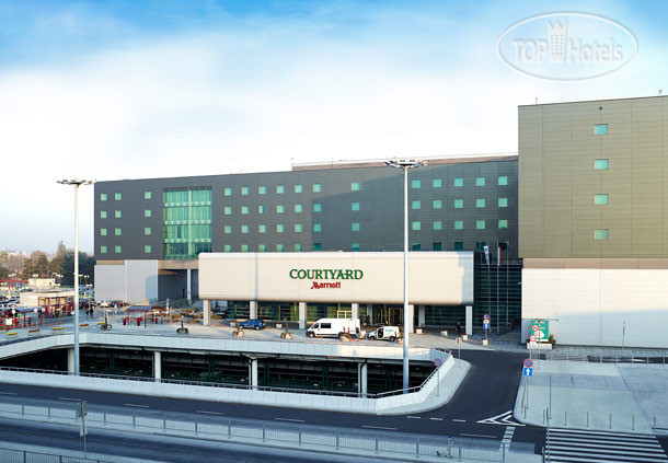 Hotelier's photos Courtyard Warsaw Airport 4*