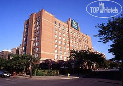 Фото Quality Suites Downtown Windsor