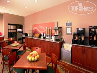 New photos from tourists Days Inn Toronto East Beaches 3*