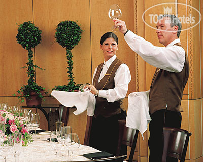 New photos from tourists Four Seasons Hotel Toronto 5*