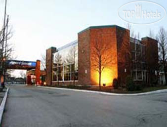 Hotelier's photos Howard Johnson Inn and Suites Toronto East 2*