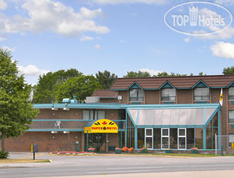 Hotelier's photos Super 8 Toronto East ON 2*