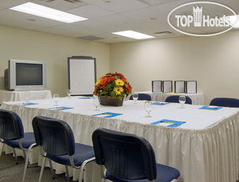 Hotelier's photos Super 8 Downtown Toronto 2*