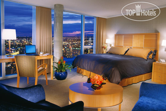 Фото Sheraton Vancouver Wall Centre