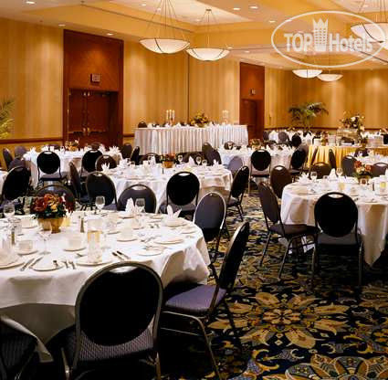 New photos from tourists Hilton Vancouver Airport 4*