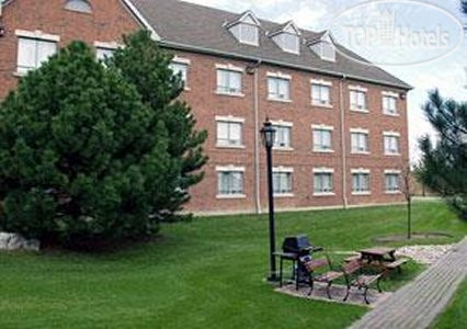 Hotel photo Quality Suites Whitby 2*