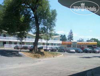 Hotelier's photos Howard Johnson Express Inn Barrie Ontario 2*