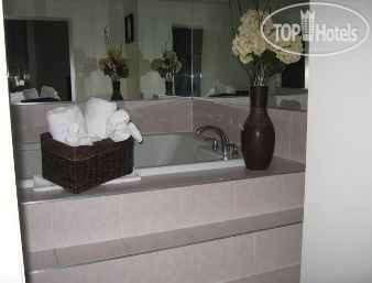 New photos from tourists Howard Johnson Hotel in Bowmanville 2*