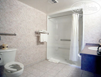 New photos from tourists Howard Johnson Express Inn Windsor Airport 2*