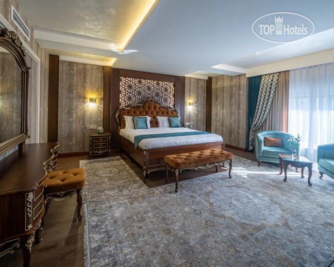 New photos from tourists Manor