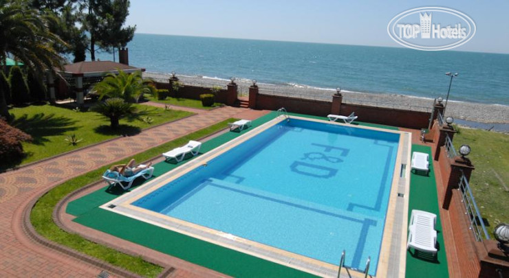 New photos from tourists Golden Eye Villa