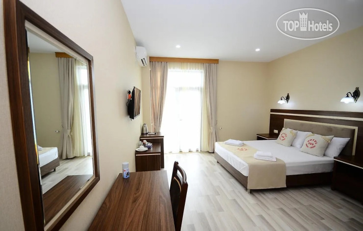 Hotelier's photos 725 B Hotel 3*