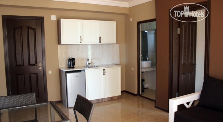 New photos from tourists Mgzavrebi Batumi-Gonio Hotel 3*