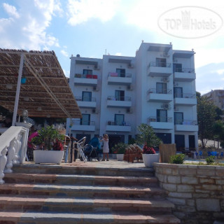 Фото La Perla Hotel 