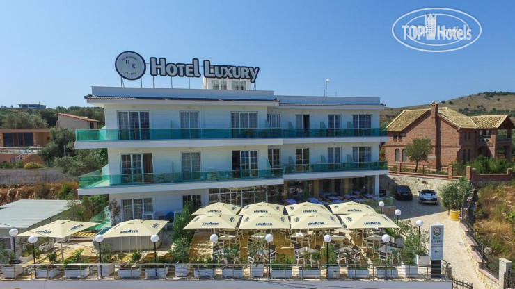 Photos Luxury Hotel