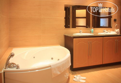New photos from tourists Holiday Inn Accra Airport 3*