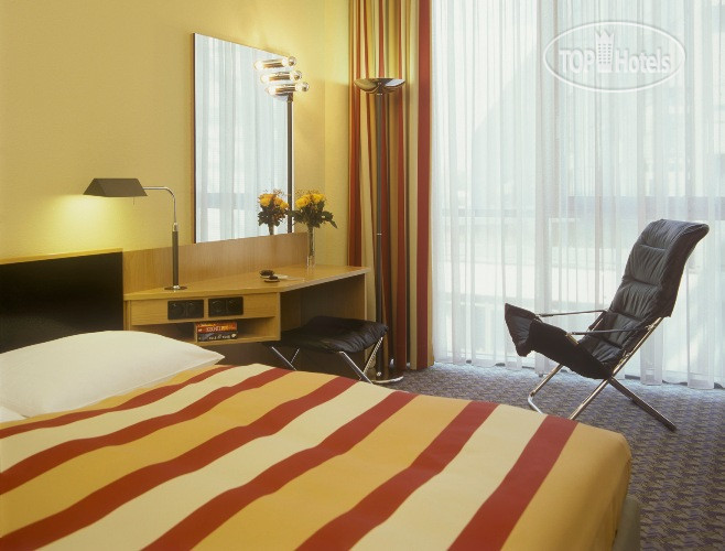 New photos from tourists NH Duesseldorf City 4*