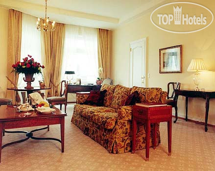 New photos from tourists Raffles Vier Jahreszeiten 5*