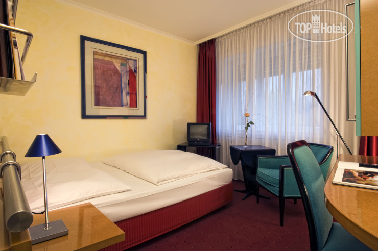 New photos from tourists Wyndham Garden Hamburg City Centre 4*