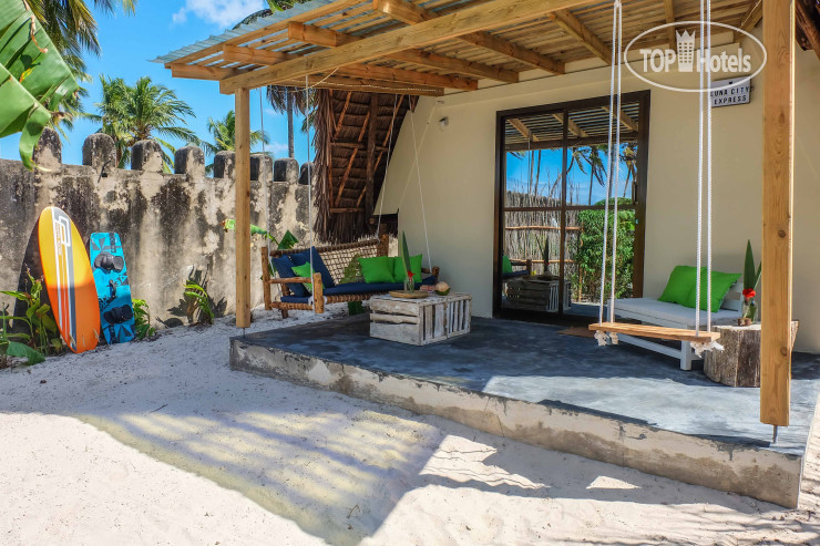 Hotelier's photos B4 Beach Club