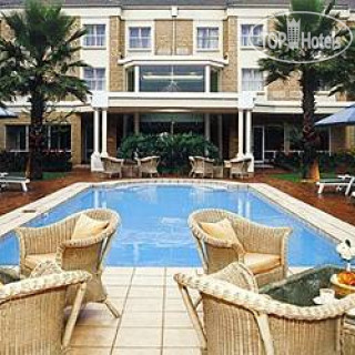 Photos Airport Grand Hotel & Conference Centre