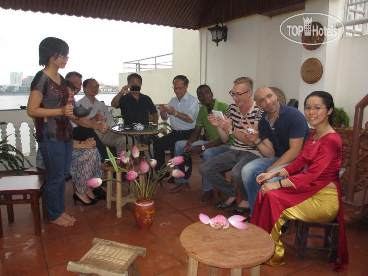 New photos from tourists Legenda Tay Ho