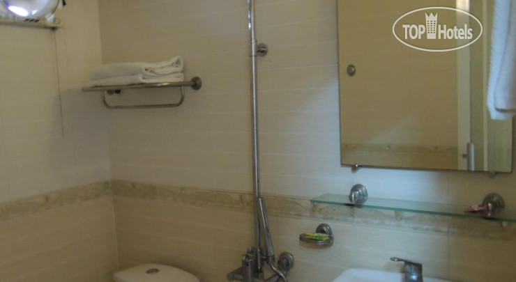 New photos from tourists Hoang Long Hotel 2*